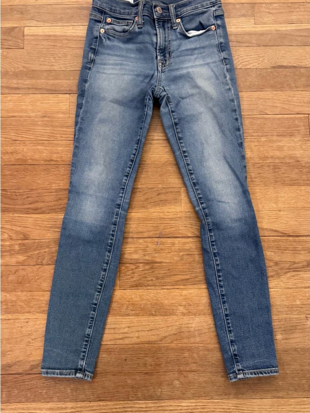 Gap Women's True Skinny Mid Rise Jeans - Size 00
b35